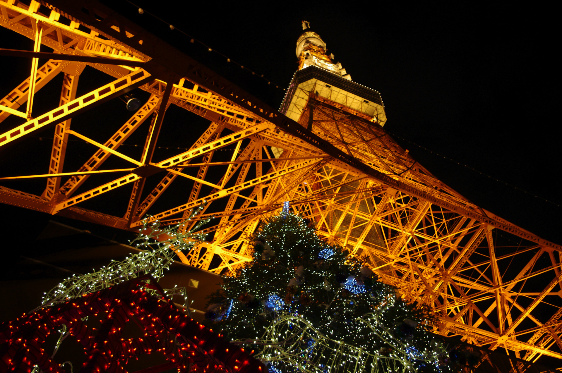 夜景 花火 イルミ 東京タワーのクリスマス 壁紙19x1275 壁紙館