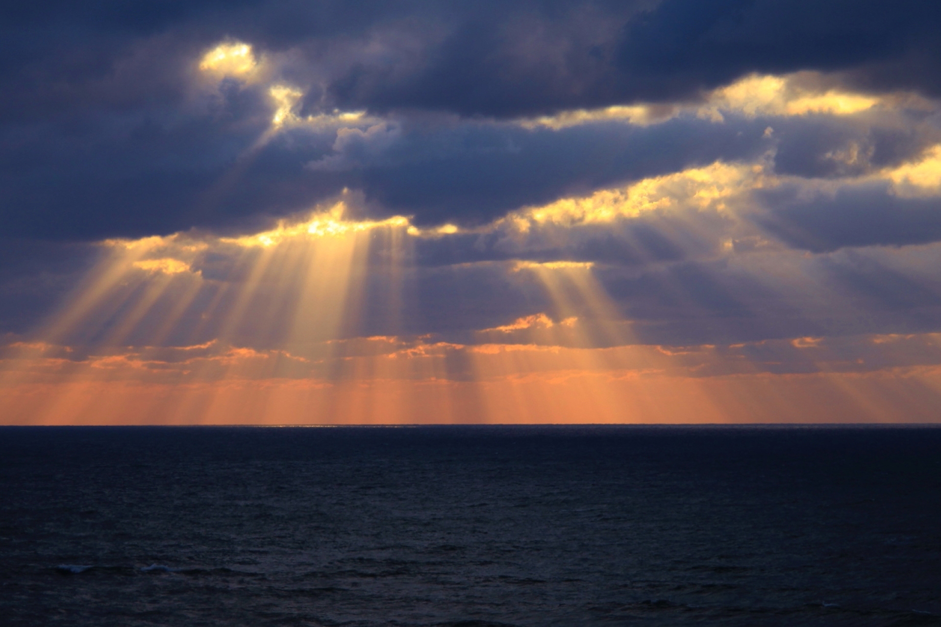 朝焼け 夕焼け 天使の階段 壁紙19x1280 壁紙館