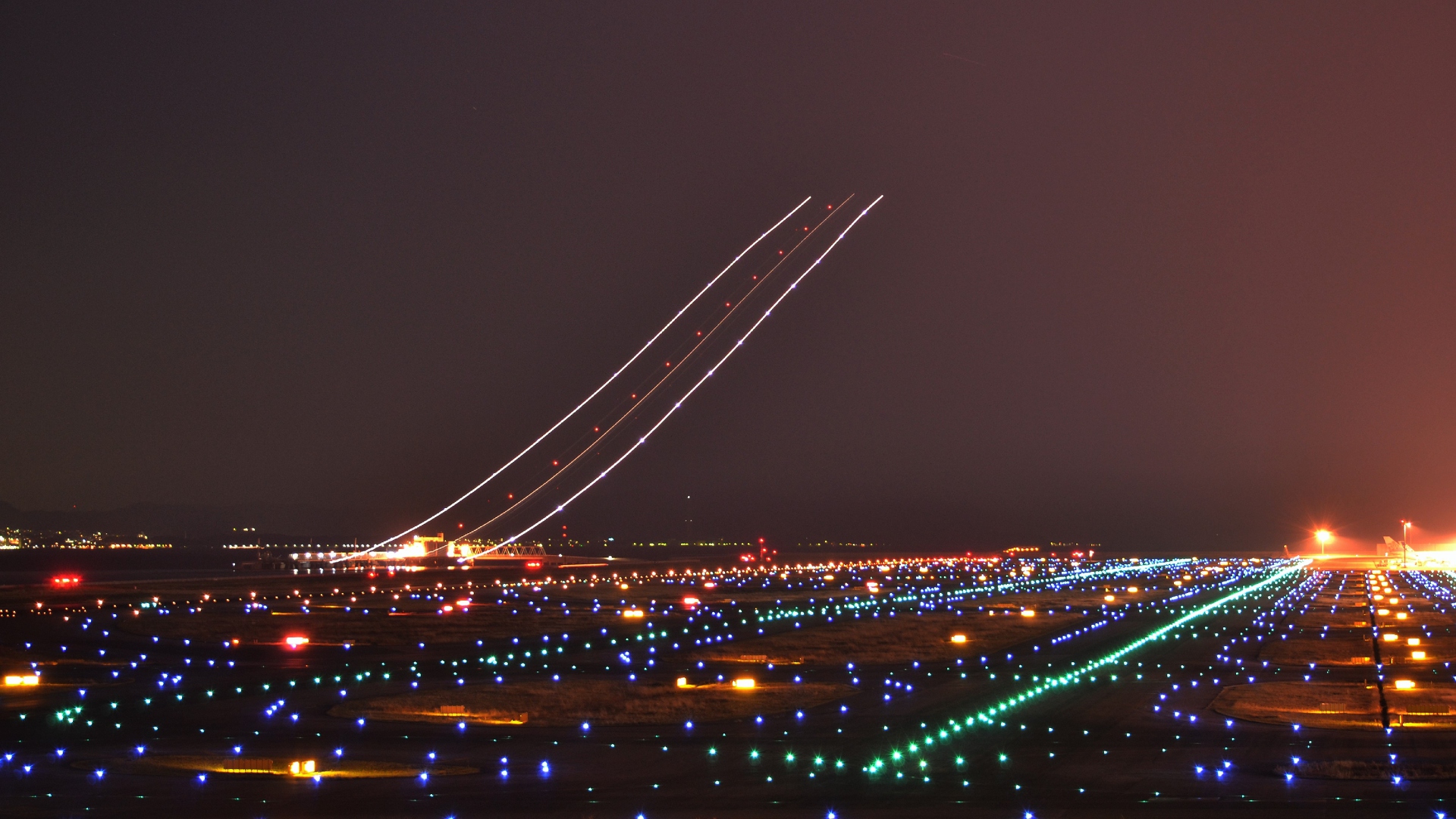 夜景 花火 イルミ 関西空港 夜の離陸 壁紙19x1080 壁紙館