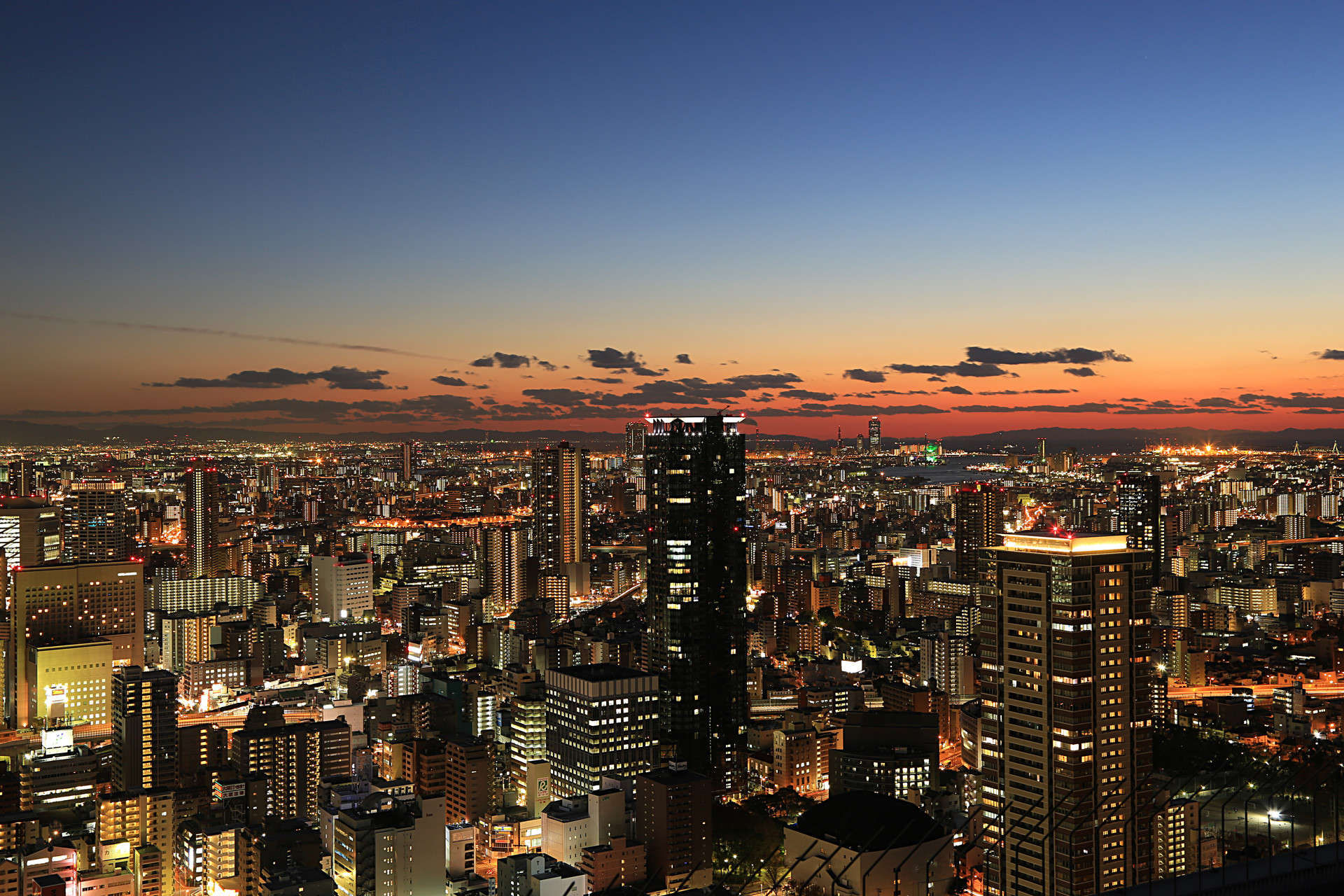 朝焼け 夕焼け 大阪梅田スカイビル空中庭園 壁紙19x1280 壁紙館