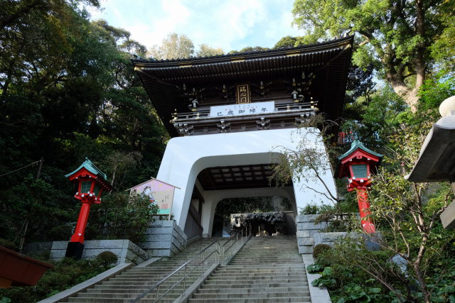 江島神社の瑞心門