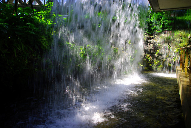 水のカーテン