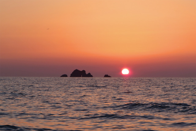 海に沈む春の太陽2/鳥取港から
