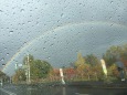 雨粒と虹
