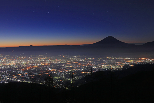 富士山と甲府の夜景