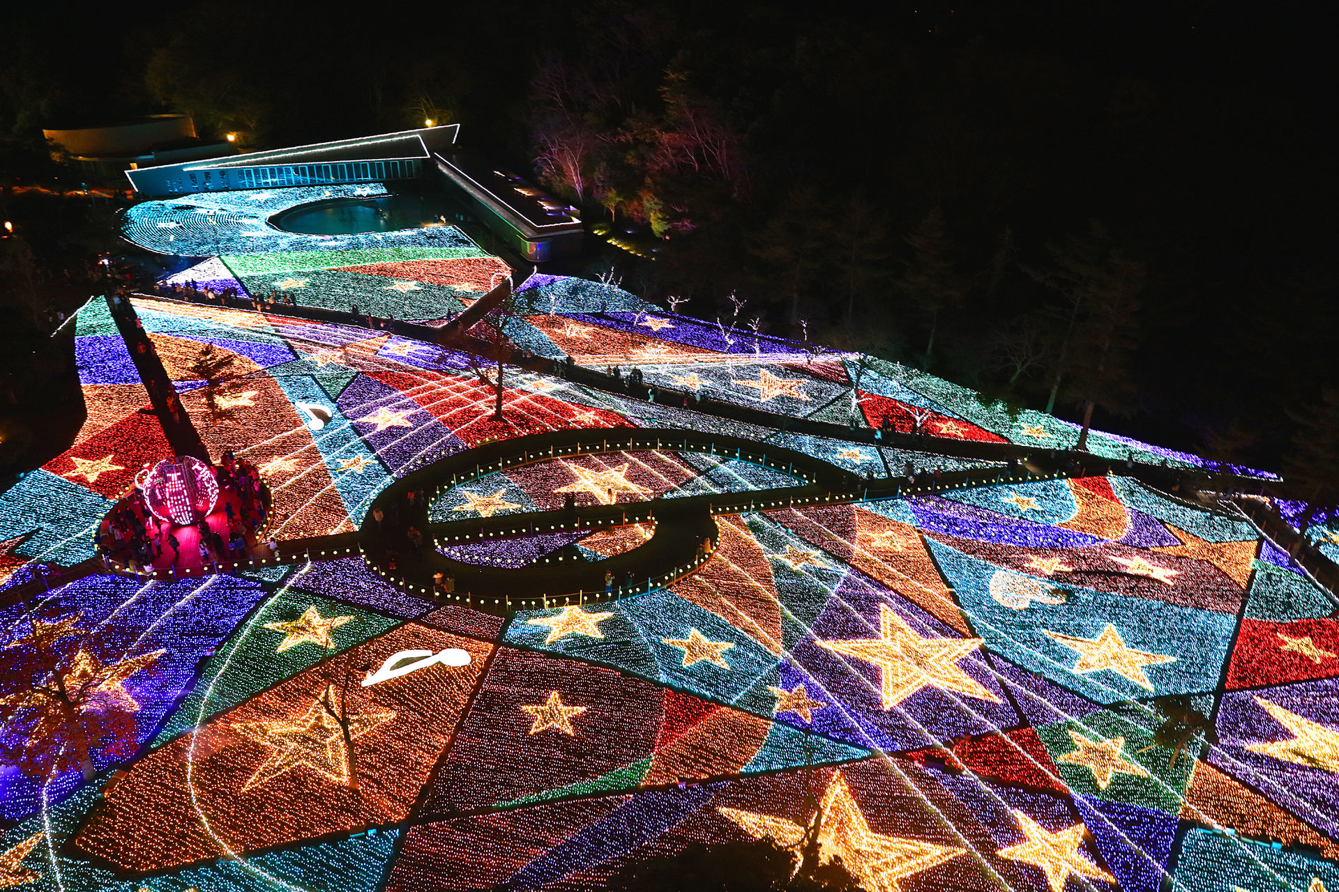 夜景 花火 イルミ ヤマハリゾートのクリスマス 壁紙19x1280 壁紙館