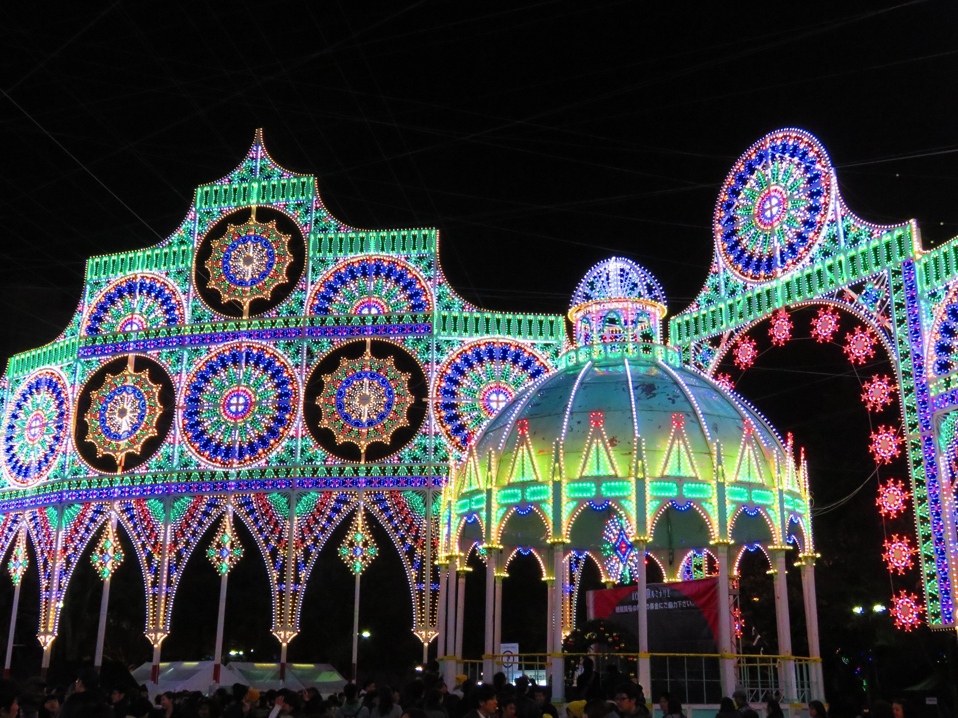 夜景 花火 イルミ 神戸ルミナリエ15 4 壁紙19x1440 壁紙館