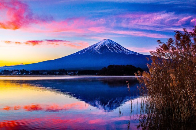 朝焼けの富士山