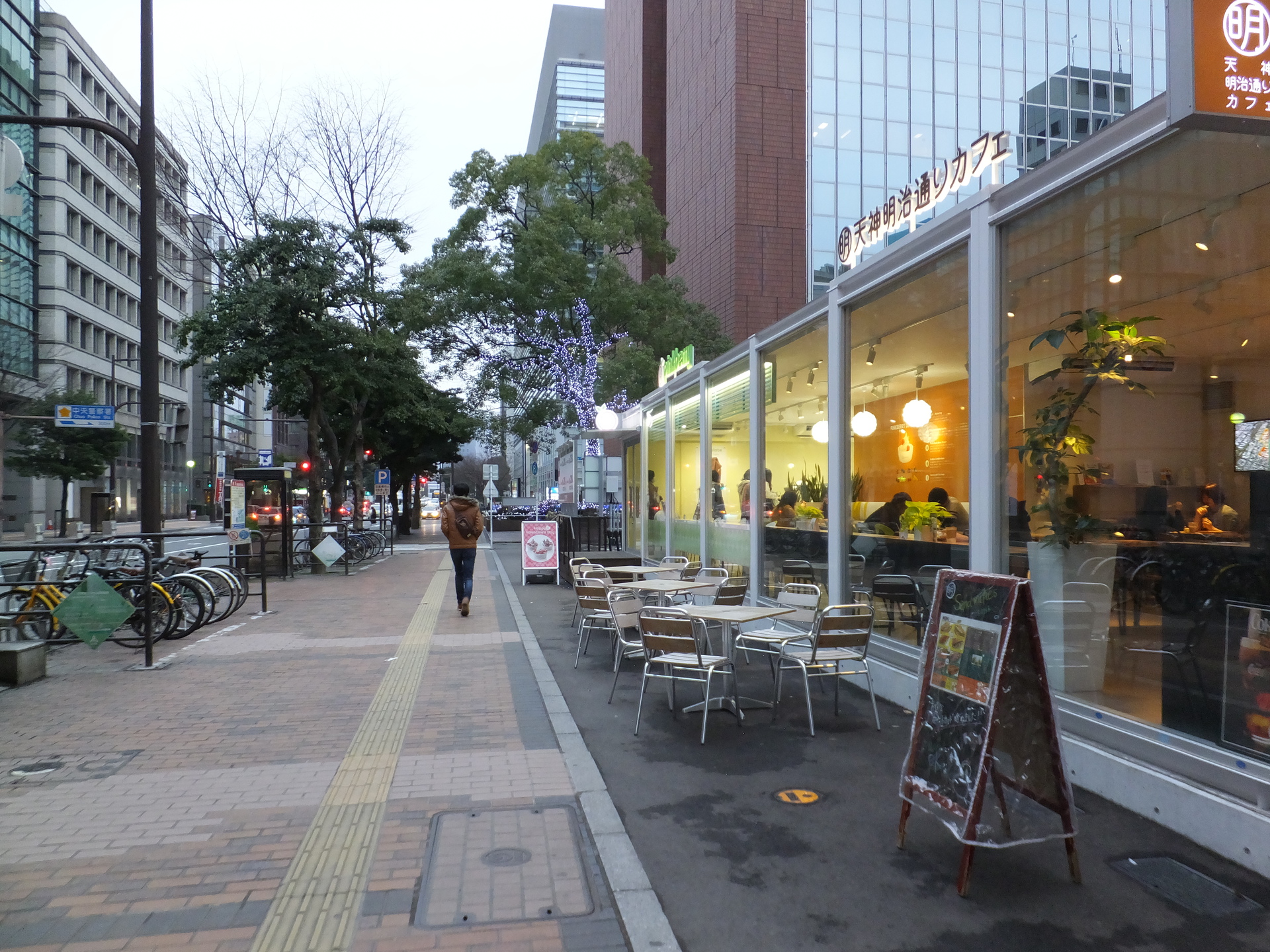 都市 街 室内 薄暮のカフェ通り 壁紙19x1440 壁紙館