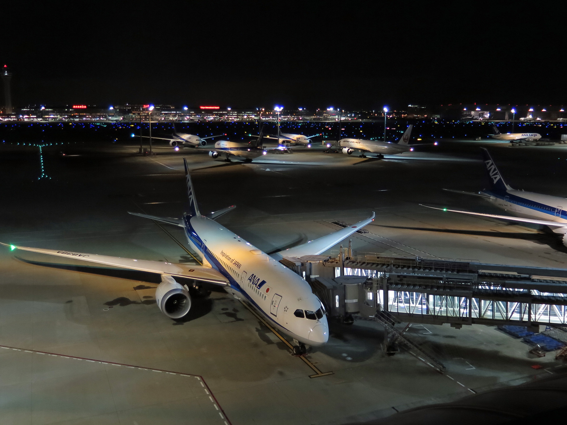 夜景 花火 イルミ 羽田空港 壁紙19x1440 壁紙館