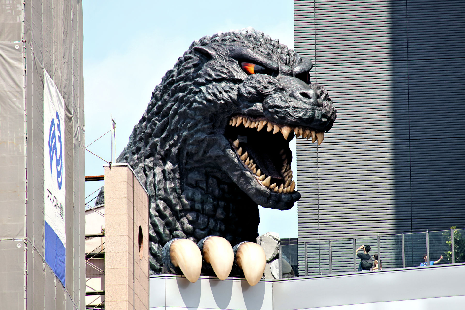 都市 街 室内 ビルの屋上にゴジラが出た 壁紙19x1280 壁紙館