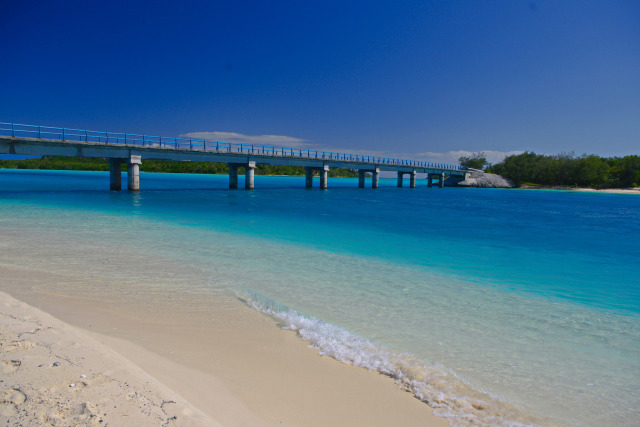 ウベア島・ムリの橋と砂浜
