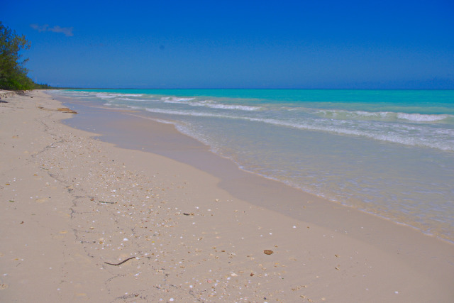 ウベア島・白い砂浜
