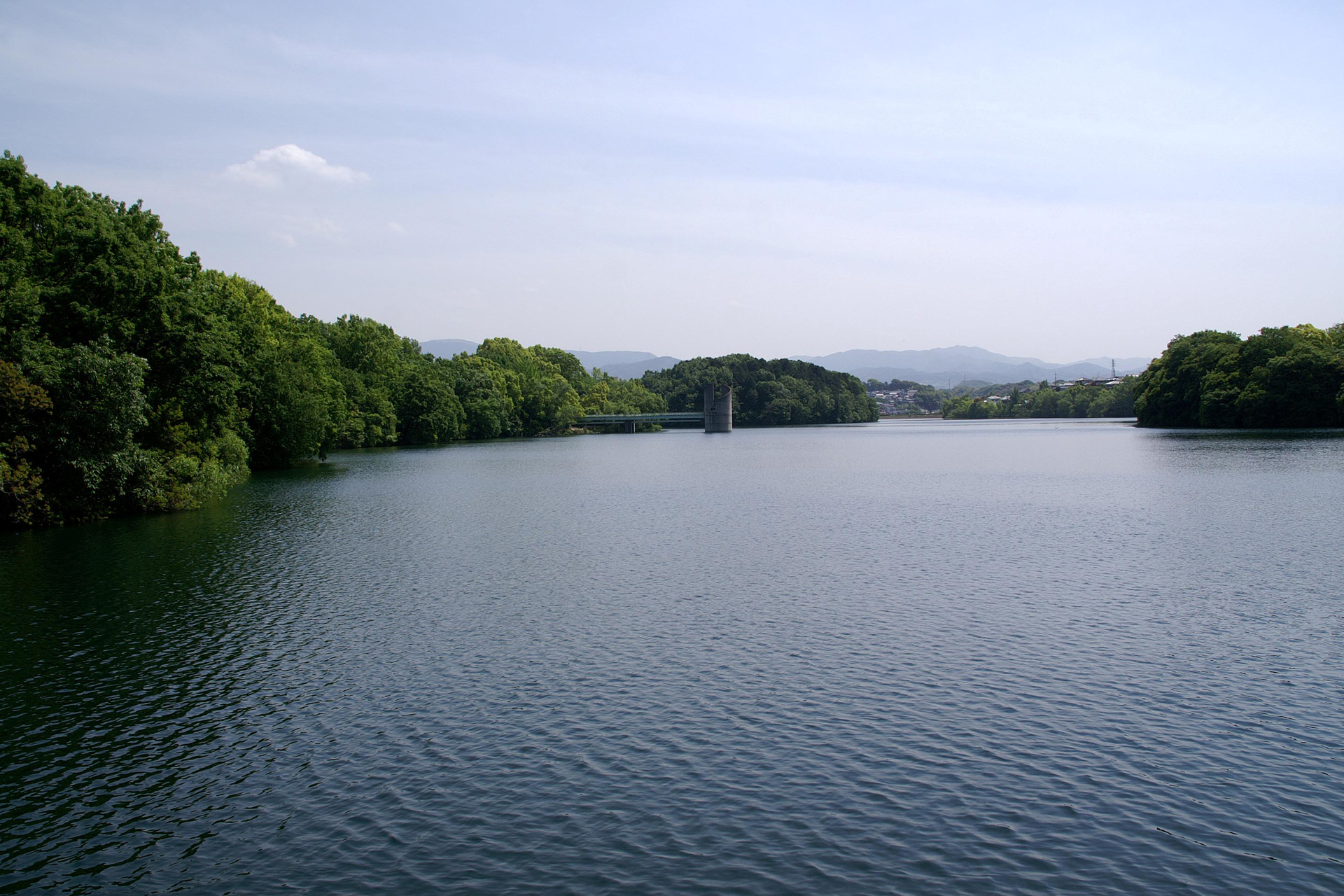 日本の風景 涼しげなさざ波 寺ヶ池 壁紙19x1280 壁紙館