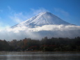 晩秋の河口湖冨士