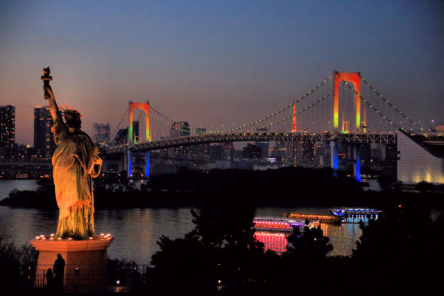 色彩のレインボーブリッジ