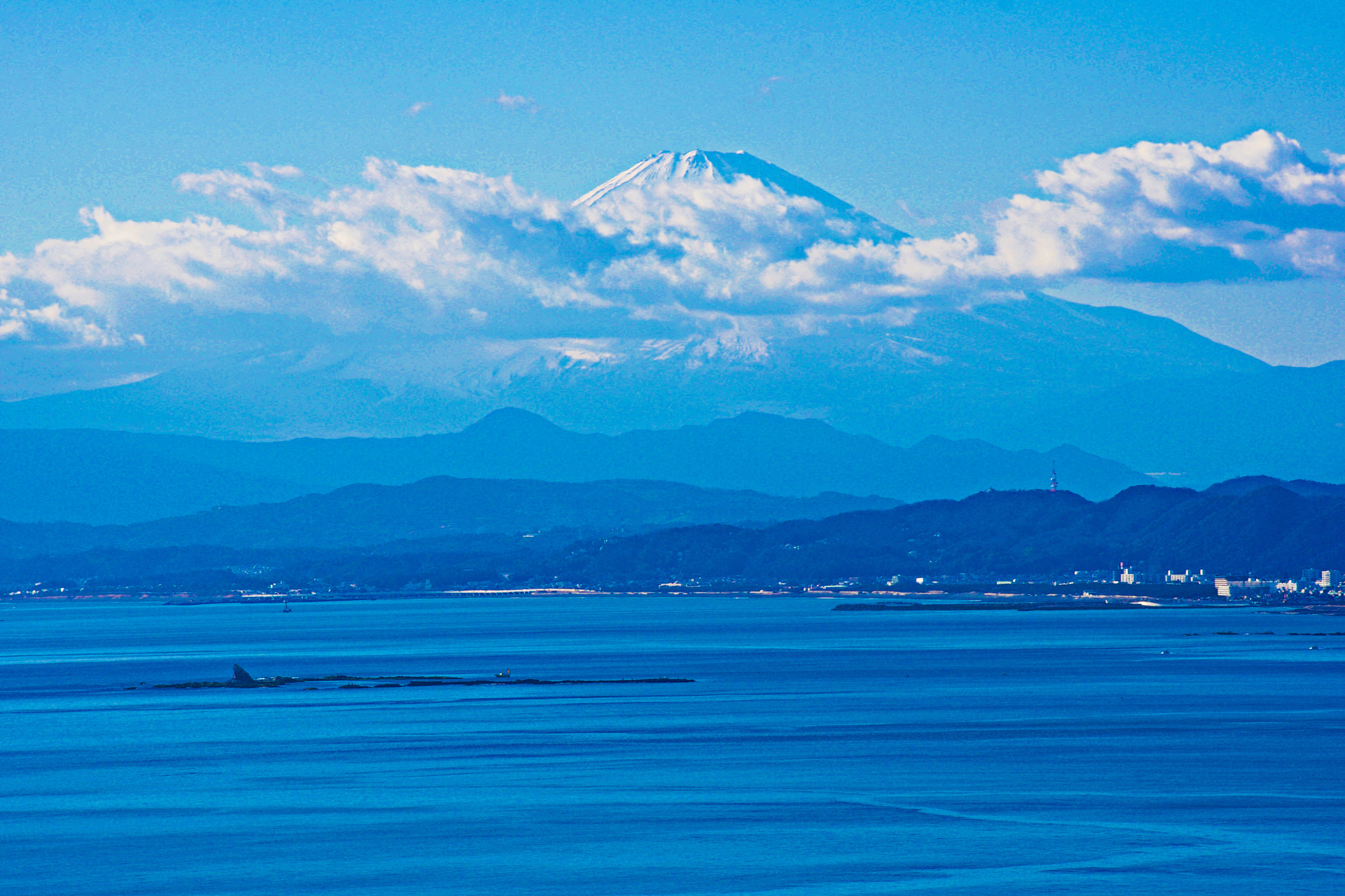 日本の風景 富士山と烏帽子岩 壁紙19x1280 壁紙館