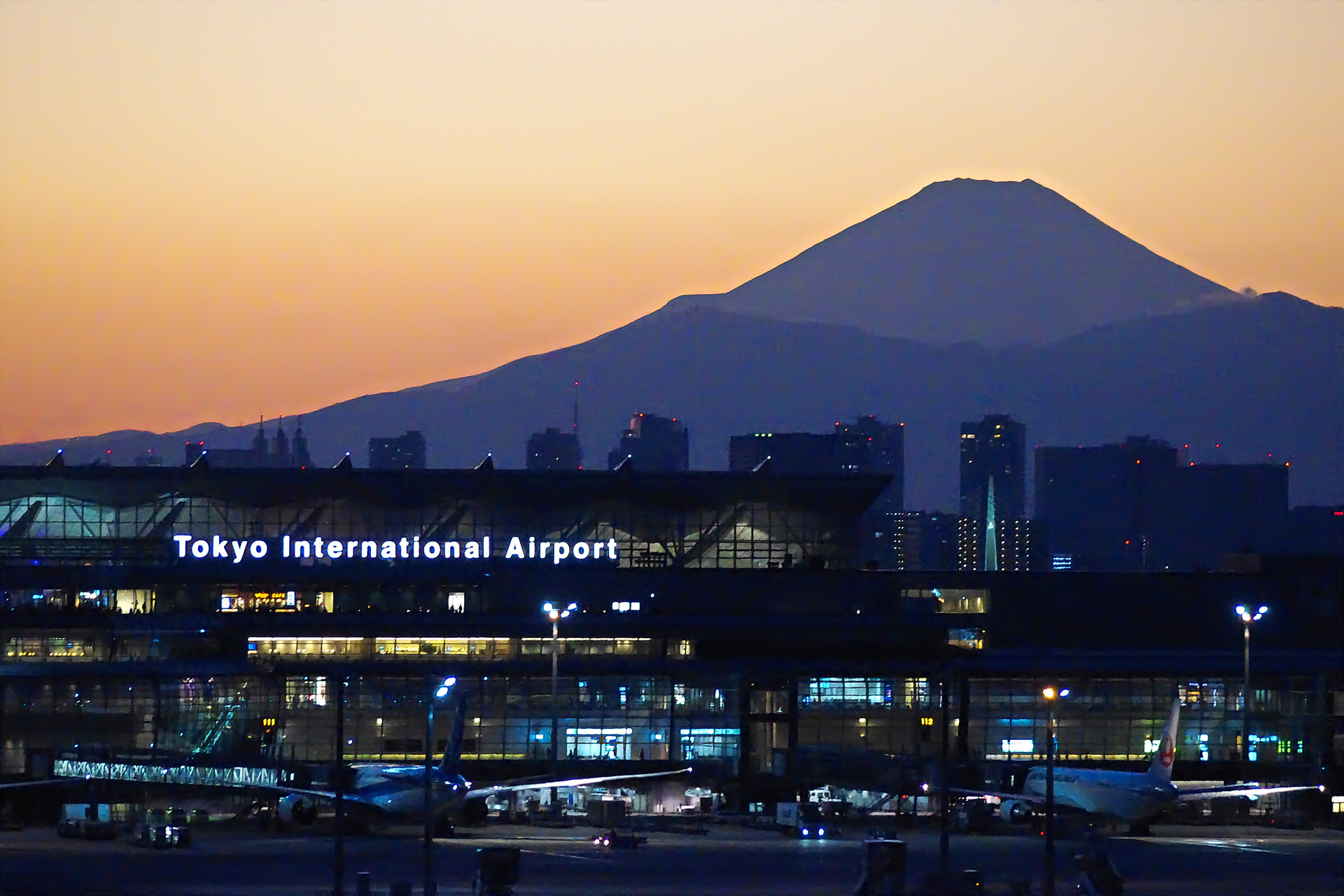 日本の風景 羽田空港から富士山 壁紙19x1280 壁紙館
