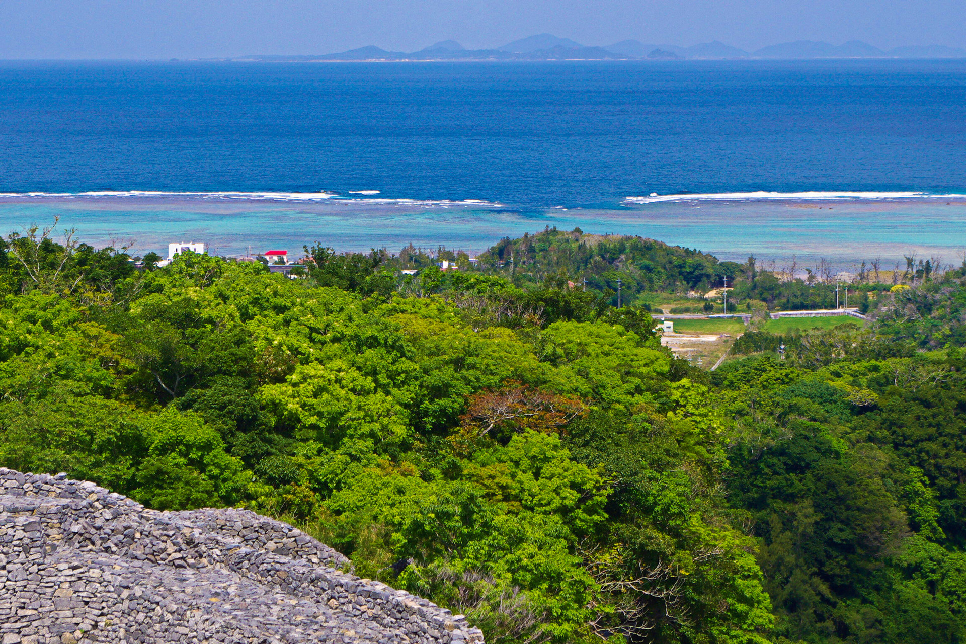 日本の風景 今帰仁城址と沖縄の海 壁紙19x1280 壁紙館 日本の風景 今帰仁城址と沖縄の海 壁紙19x1280 壁紙館