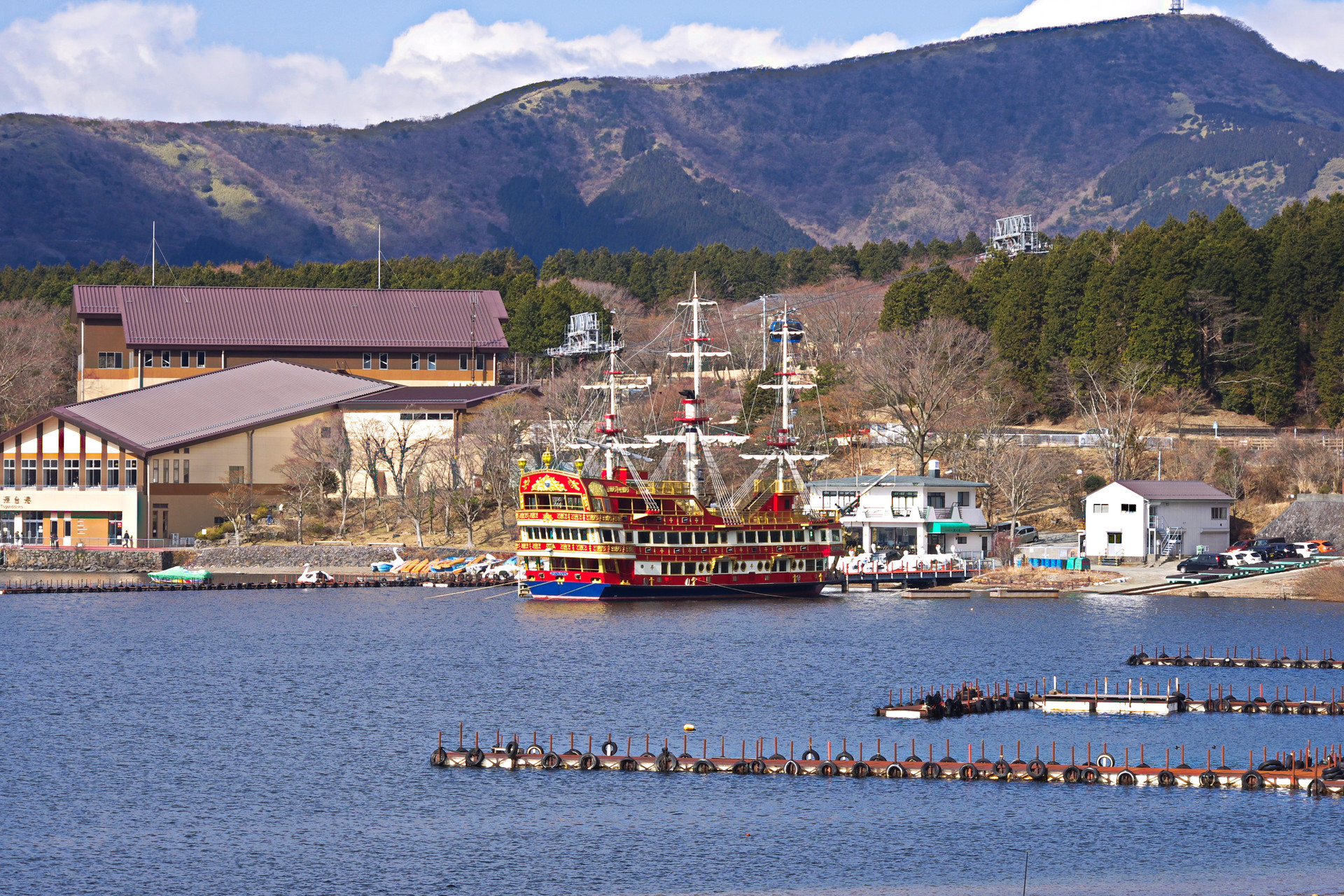 日本の風景 芦ノ湖 桃源台の海賊船 壁紙19x1280 壁紙館 日本の風景 芦ノ湖 桃源台の海賊船 壁紙19x1280 壁紙館