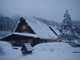 白川郷 雪化粧の合掌造り