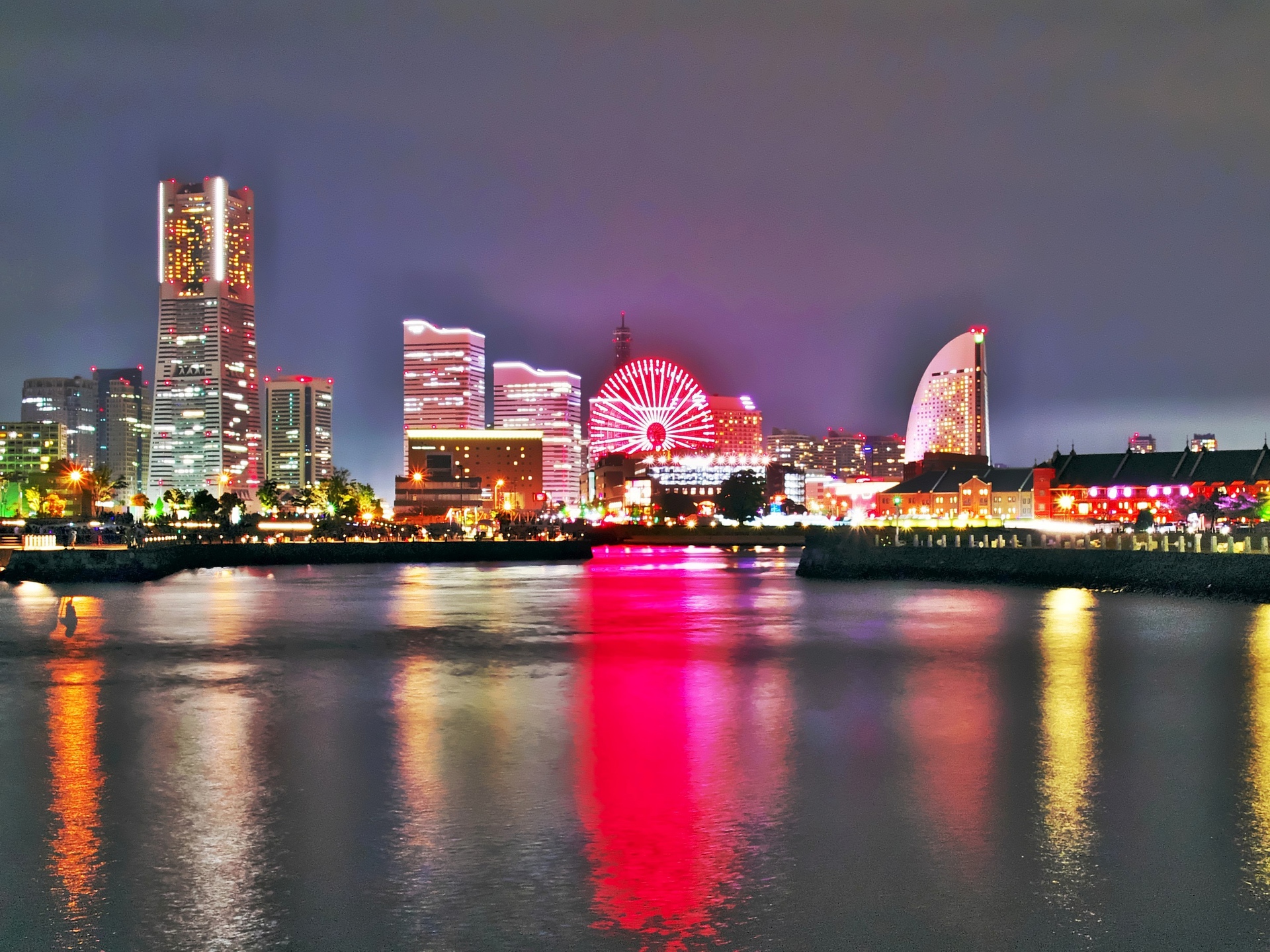 夜景 花火 イルミ 横浜みなとみらい夜景 壁紙19x1440 壁紙館