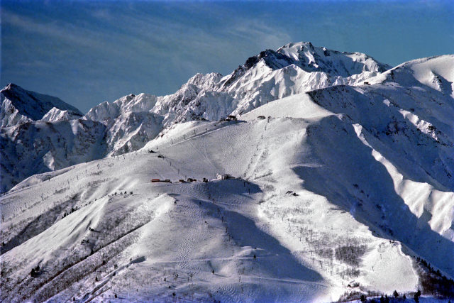 五竜岳と八方尾根スキー場