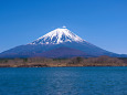 春の精進湖から 子抱き富士