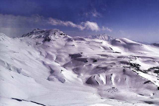 室堂平と遠くに薬師岳～1988年