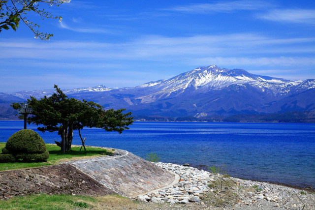 田沢湖と秋田駒ヶ岳