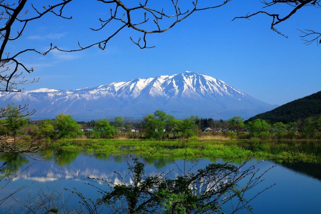 御所湖からの岩手山