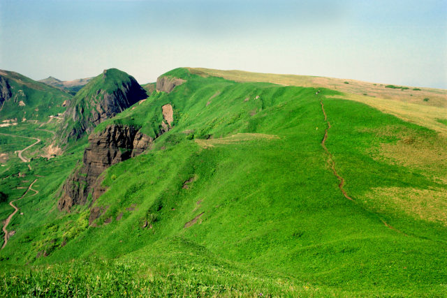 礼文島桃岩と草原の丘