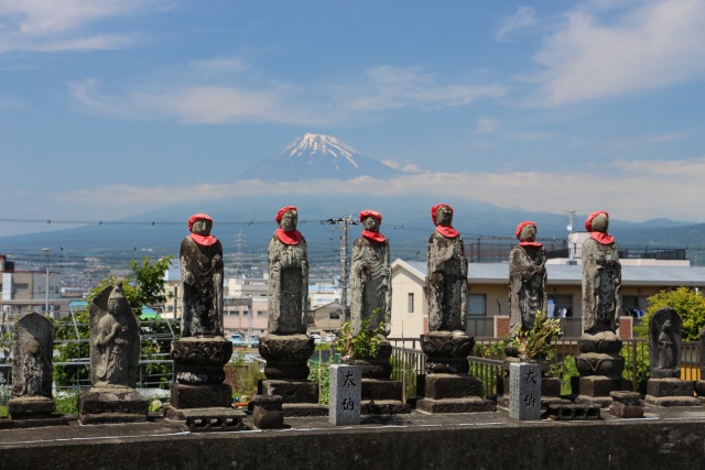 六地蔵さんと富士山