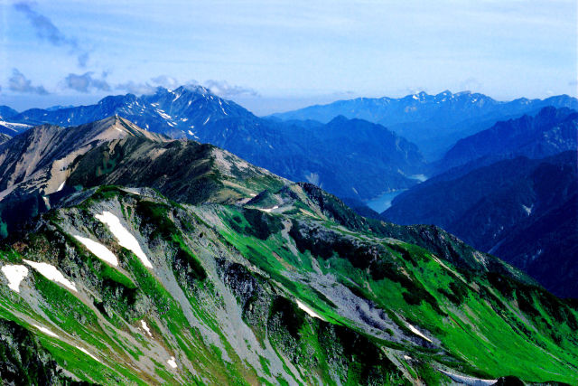 左に立山、右に白馬岳、と黒部湖