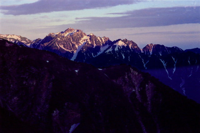 八峰キレット小屋からの朝の剱岳