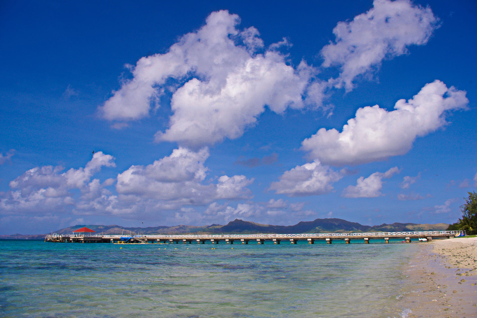 外国の風景 グアム ココス島の桟橋 壁紙19x1280 壁紙館