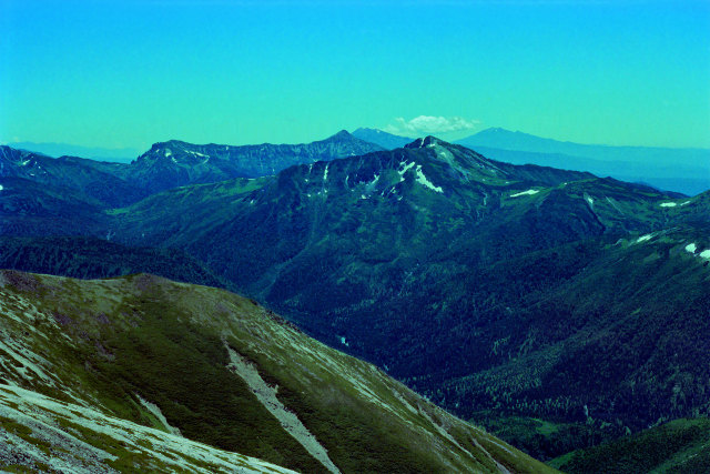 黒部五郎岳と遠くに乗鞍・御嶽山