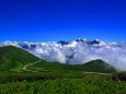 雲から頭を出す槍穂高