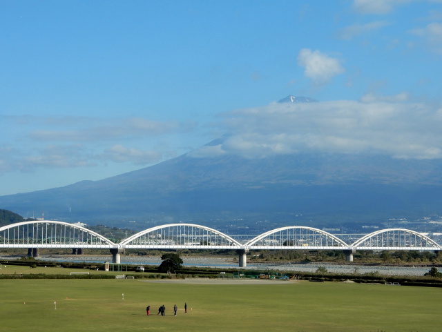 頭を雲の上に出し～♪