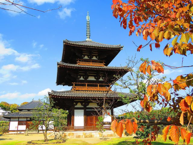 晩秋の斑鳩・国宝法起寺三重塔