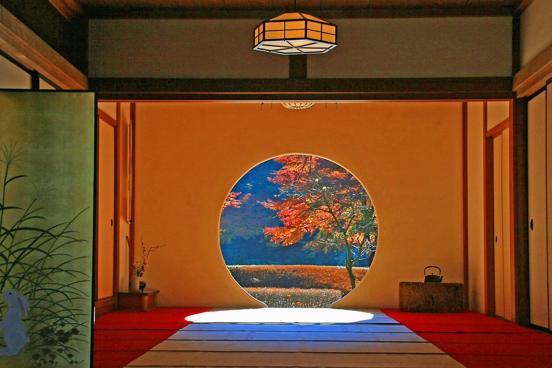 日本の風景 丸窓の秋 壁紙19x1280 壁紙館