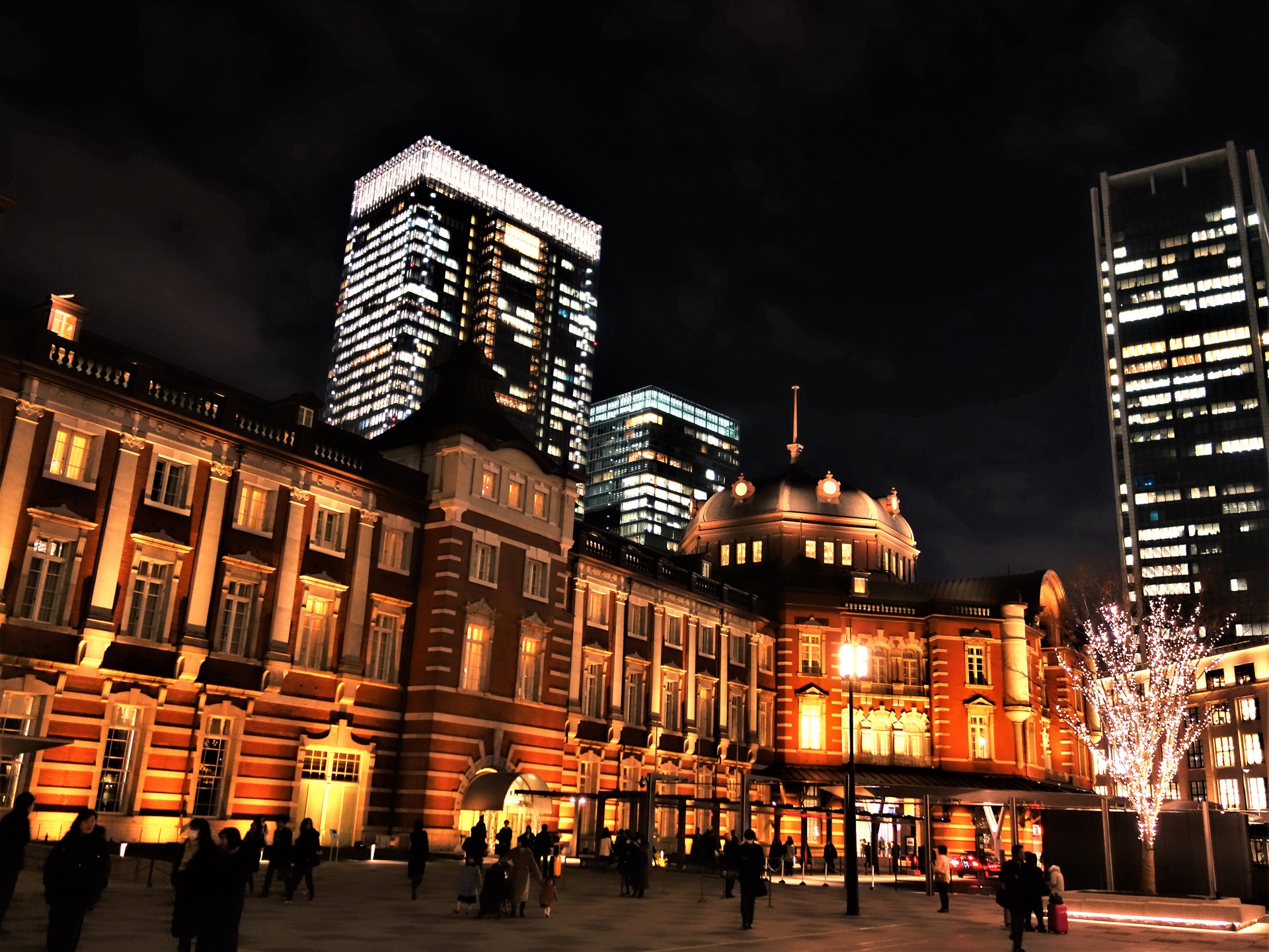 夜景 花火 イルミ 東京駅丸の内の夜景 壁紙19x1440 壁紙館