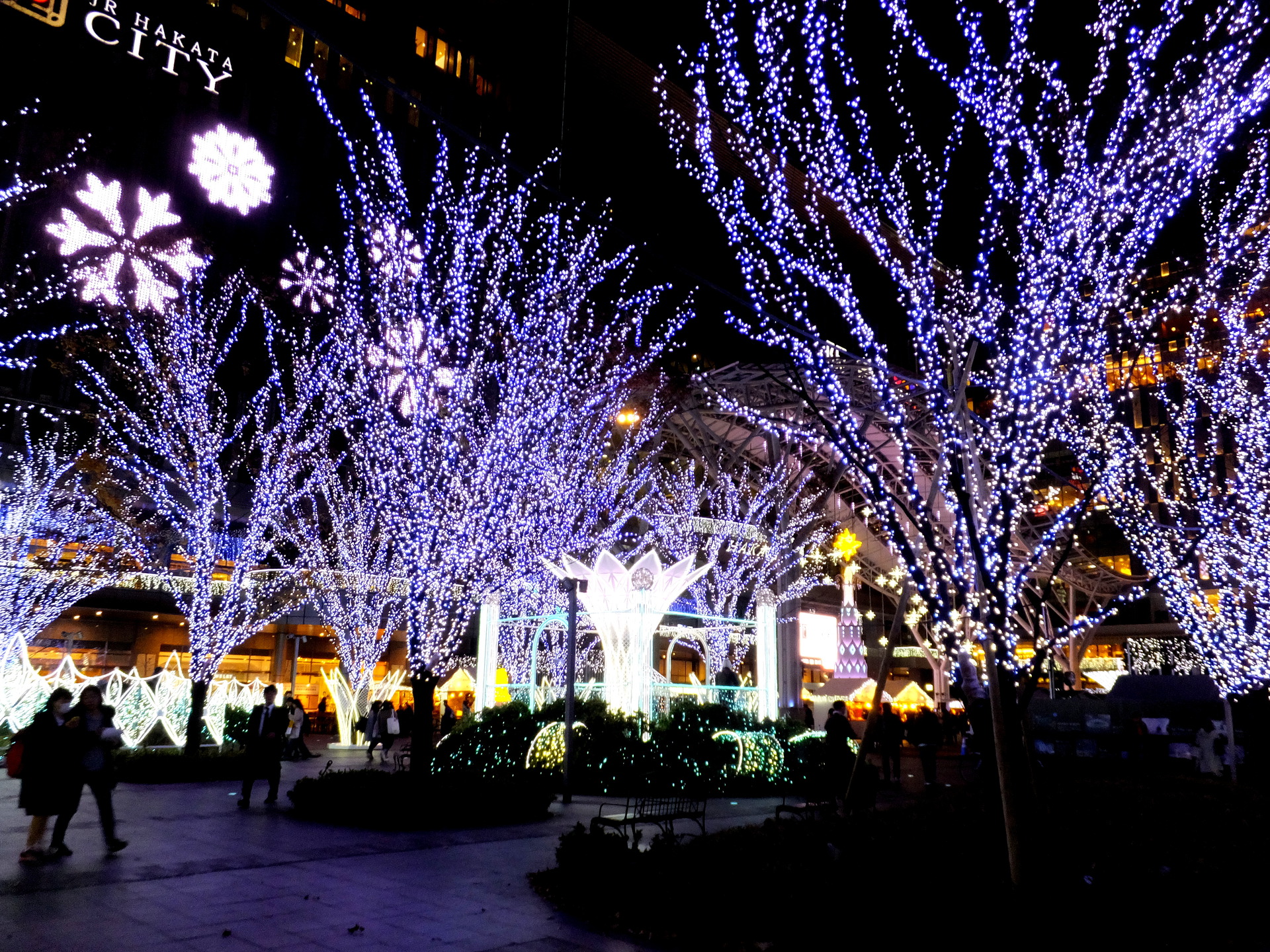 夜景 花火 イルミ 博多駅のイルミネーション 壁紙19x1440 壁紙館