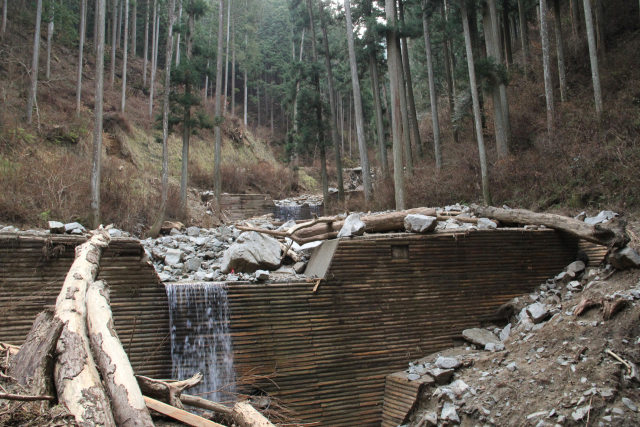 土石流で埋まった砂防ダム