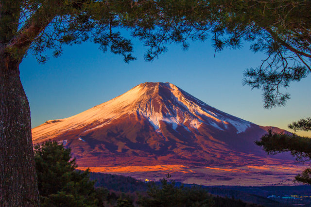 朝焼けの富士山