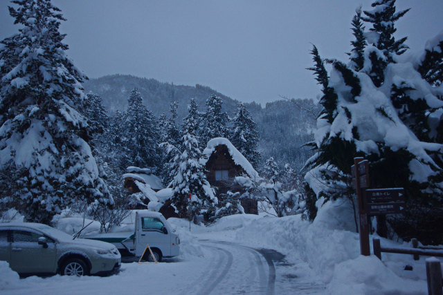 白川郷 雪の黄昏