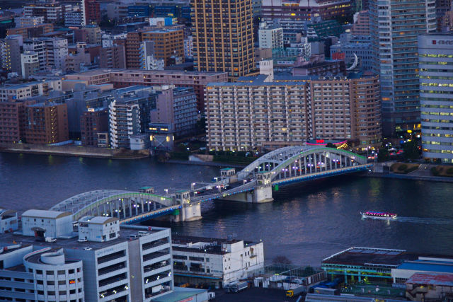 夕暮れの隅田川と勝鬨橋