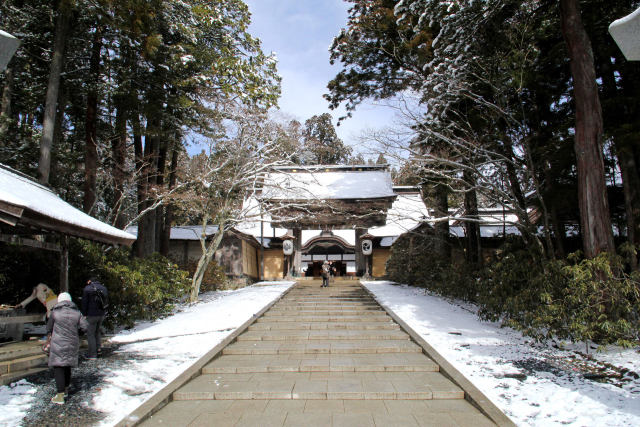 雪の高野山・金剛峯寺