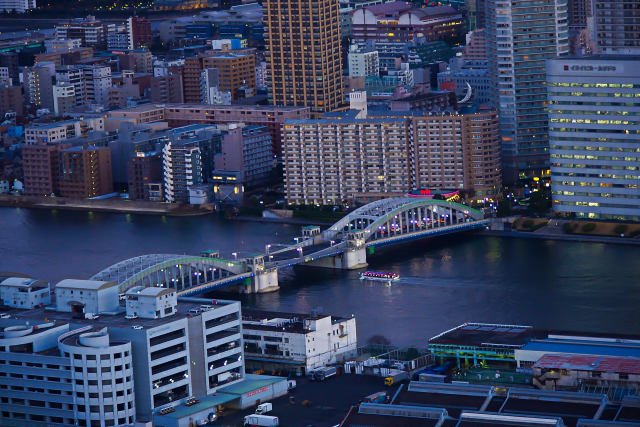 夕暮れの隅田川と勝鬨橋
