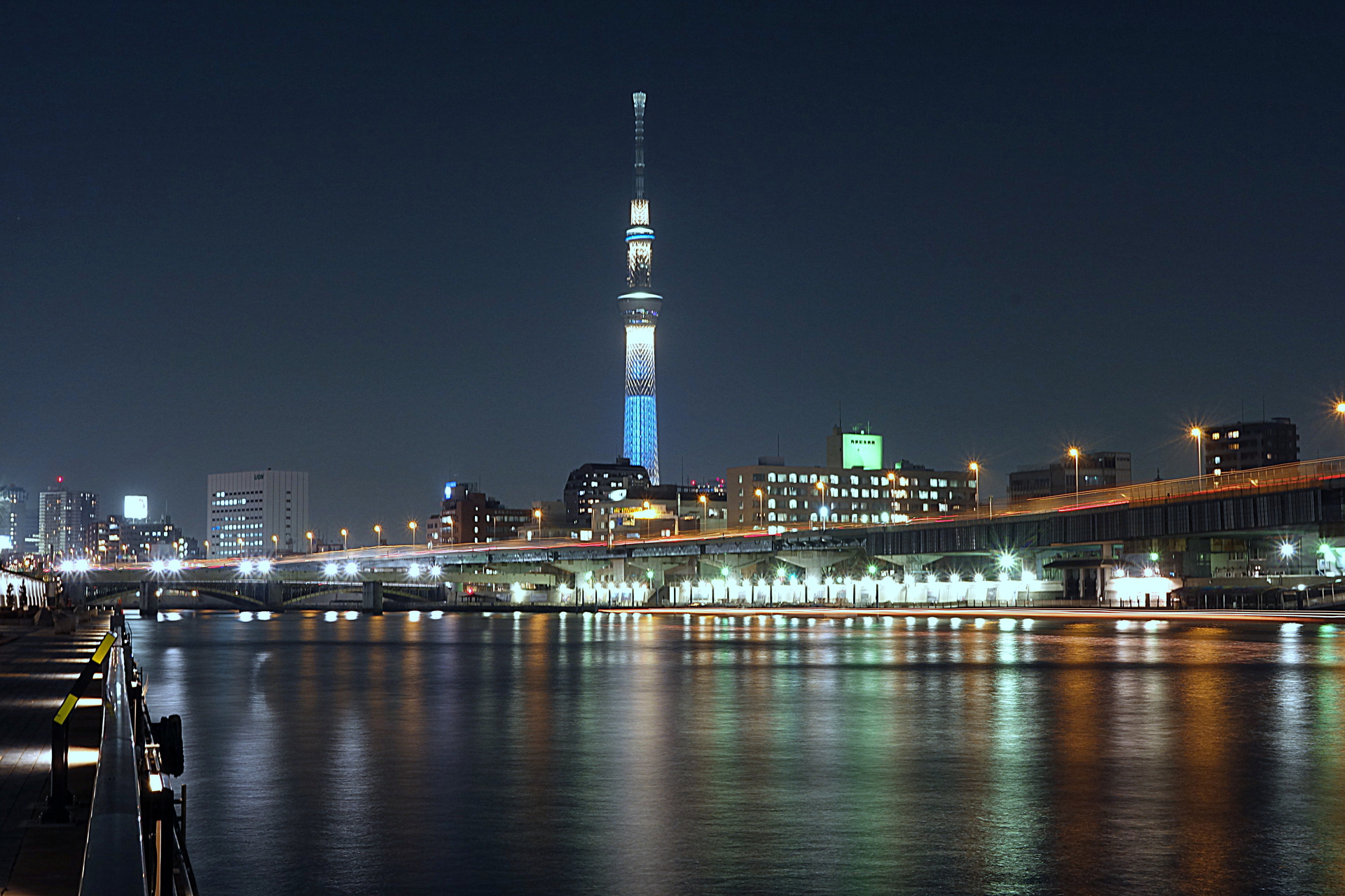 夜景 花火 イルミ 首都高速とスカイツリー 壁紙19x1280 壁紙館